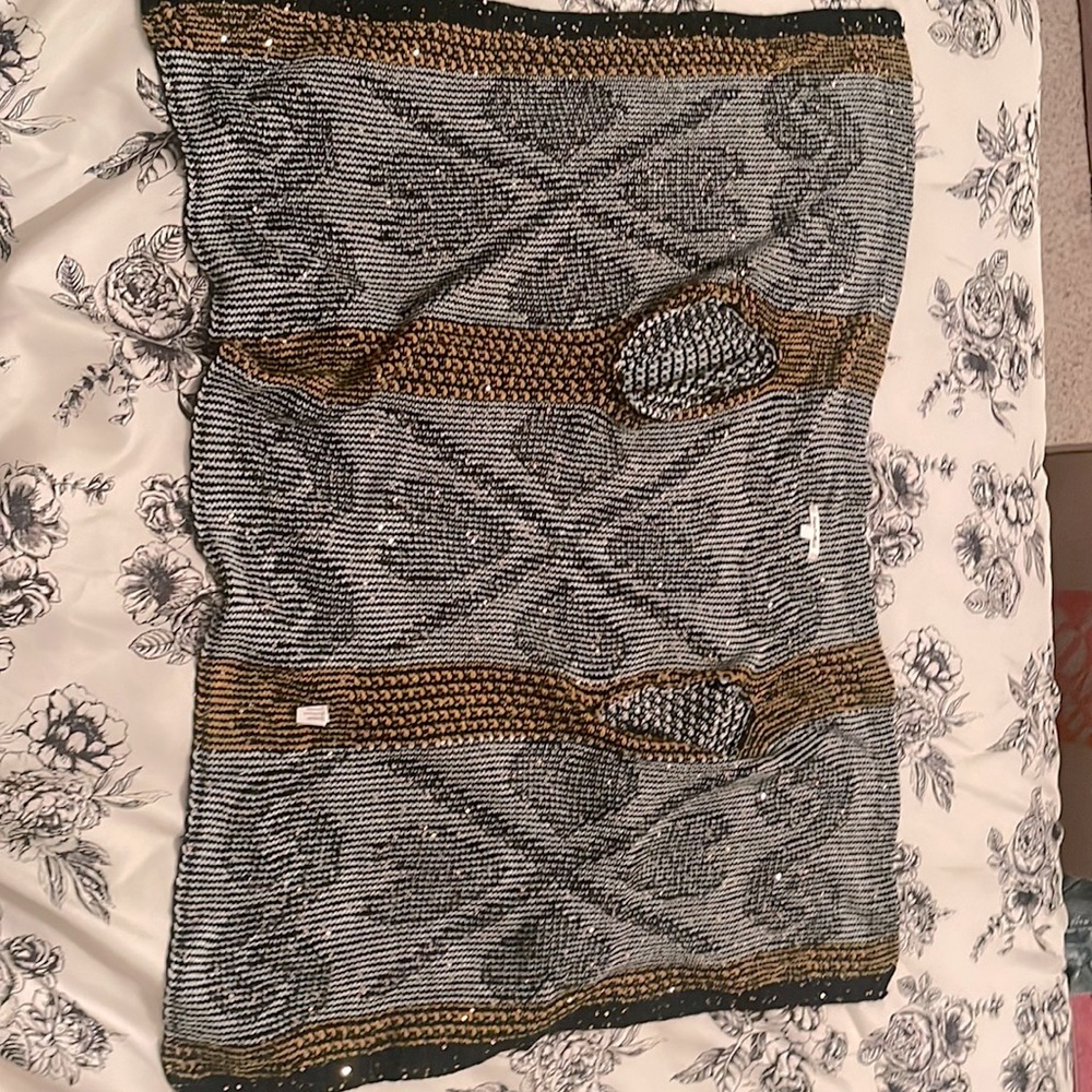 Party Dres gold and black sweater